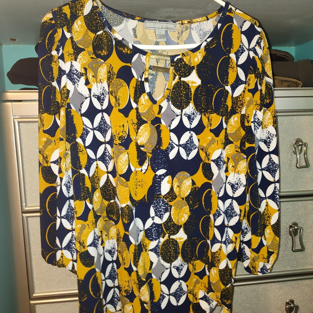 Stylish Women's Blouse with Yellow and Blue Pattern